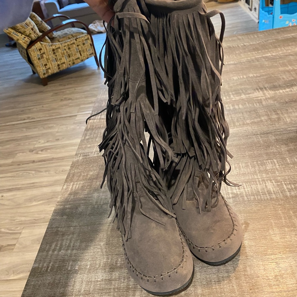 Fringe boots
